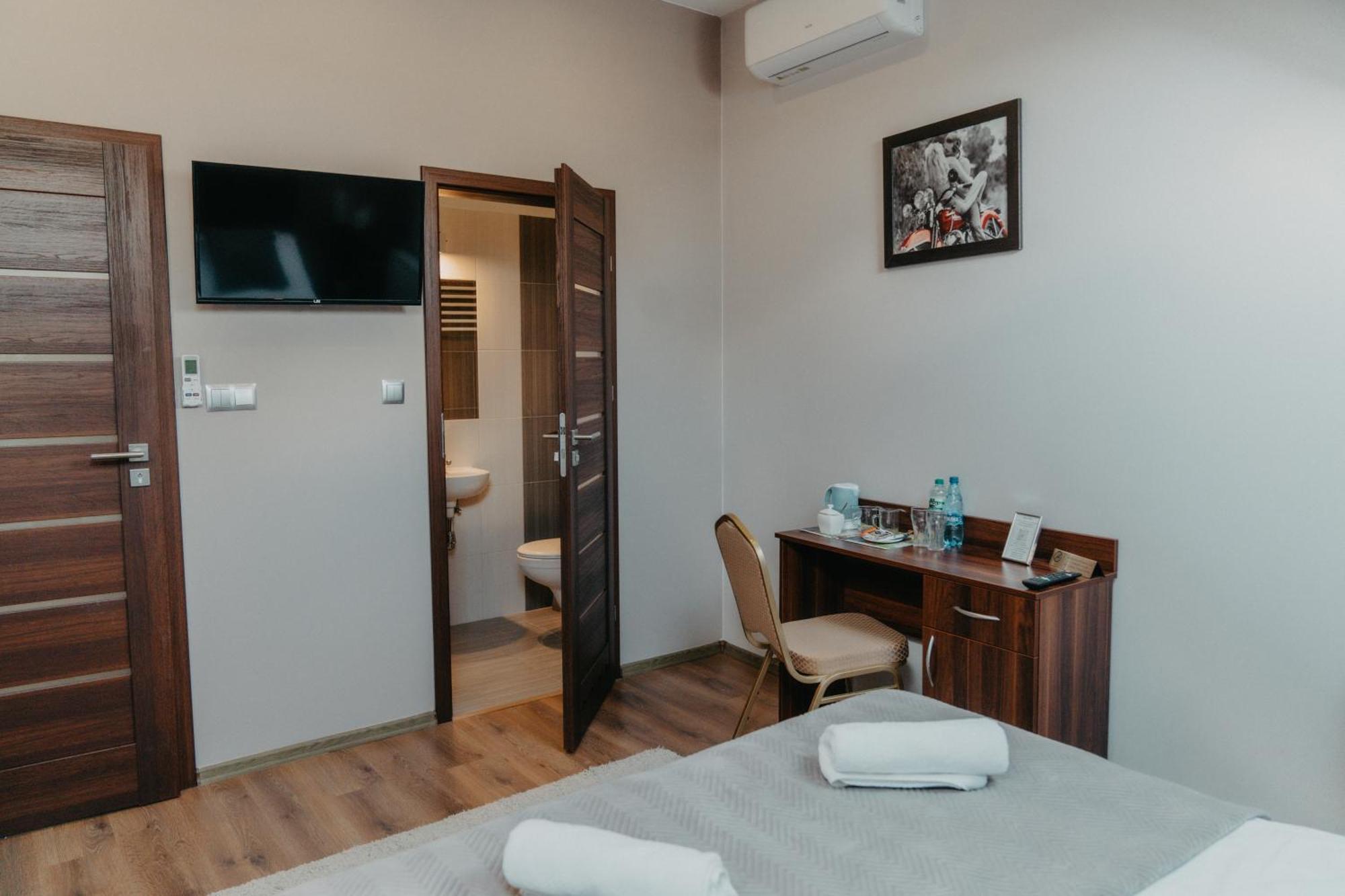 Bed and Breakfast De Facto Zambrow Exterior foto